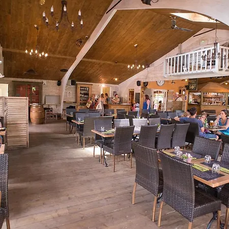 Village de vacances Domaine De Diane 4*